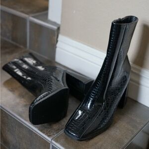 Faux Croc Block Heels Size 5